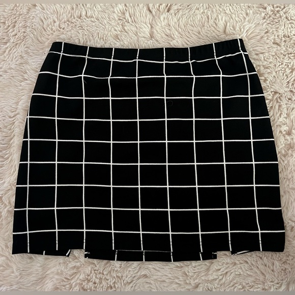 Mini Skirt - Picture 3 of 4